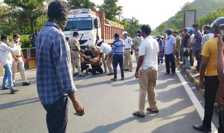 inhindu-Vizag_doc_detained1